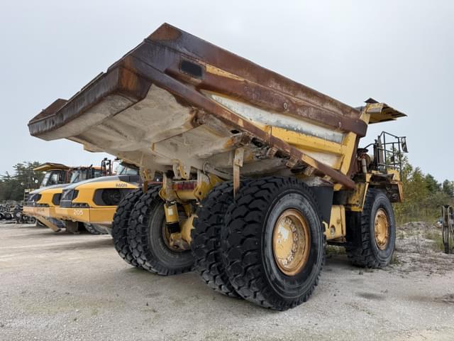 Image of Komatsu HD465 equipment image 4