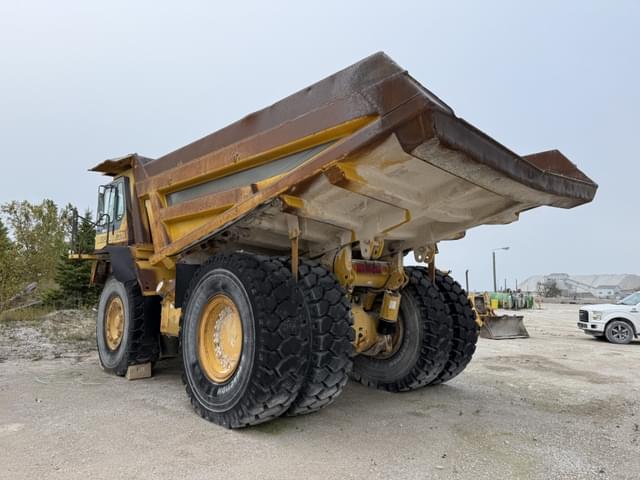Image of Komatsu HD465 equipment image 2