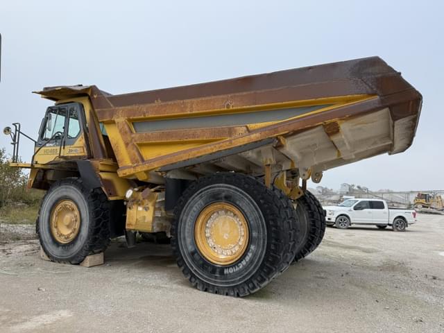Image of Komatsu HD465 equipment image 1