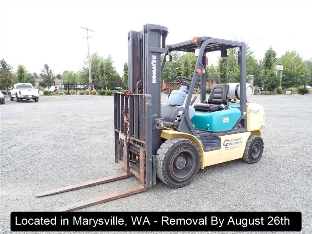 2001 Komatsu FG25T-12 Equipment Image0
