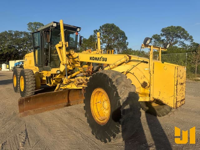 Image of Komatsu GD530A-2CY equipment image 2