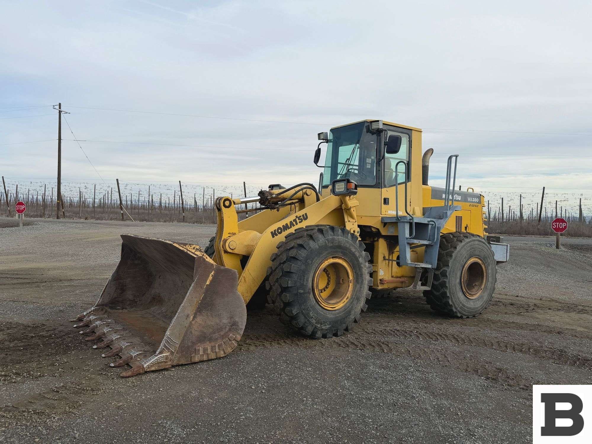 2001 Komatsu WA380 Equipment Image0