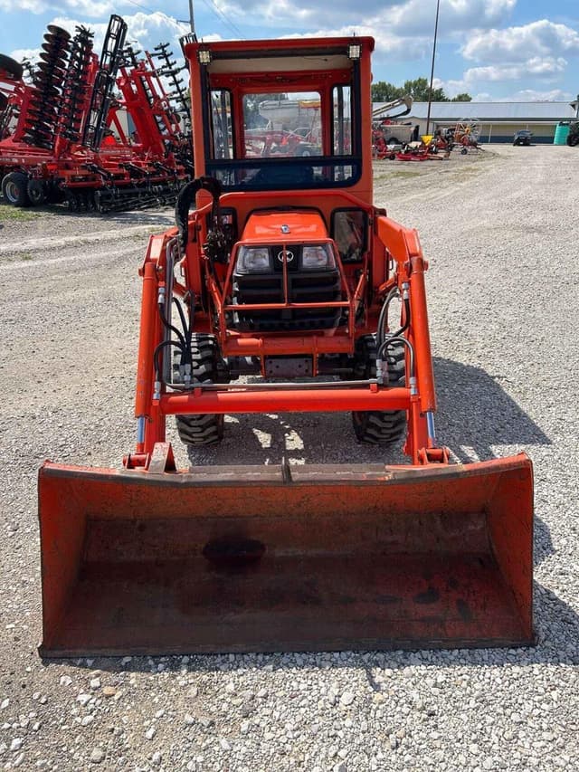 Image of Kubota B2710 equipment image 1