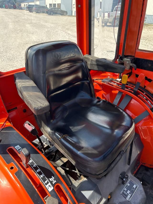 Image of Kubota B2710 equipment image 3