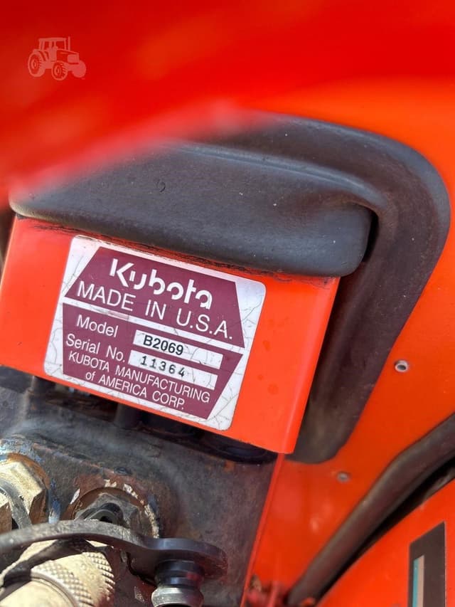 Image of Kubota B2710 equipment image 2