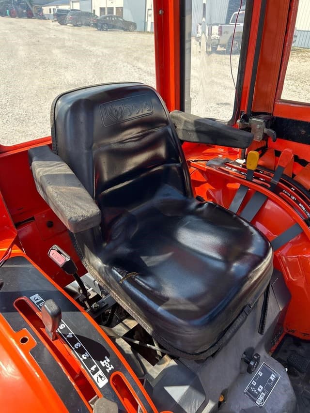 Image of Kubota B2710 equipment image 3