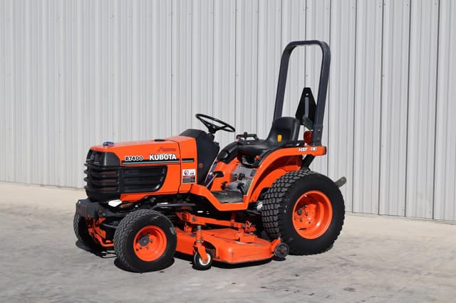 Image of Kubota B7400 equipment image 2