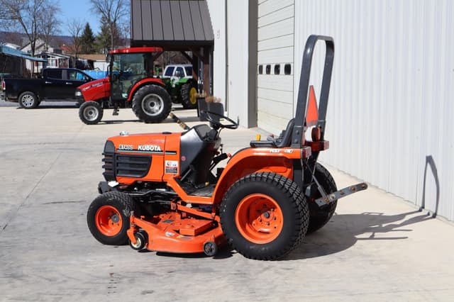 Image of Kubota B7400 equipment image 4