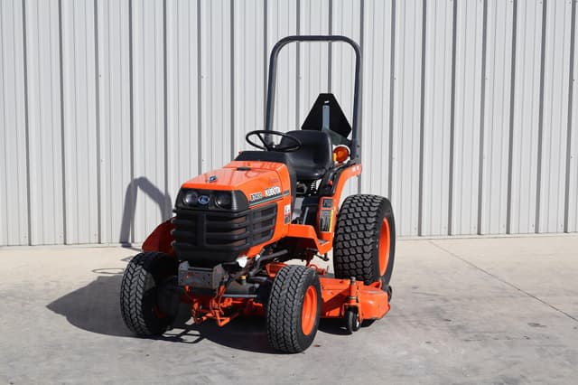 Image of Kubota B7400 equipment image 1