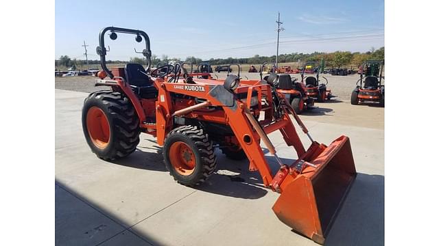 Image of Kubota L3010D equipment image 3