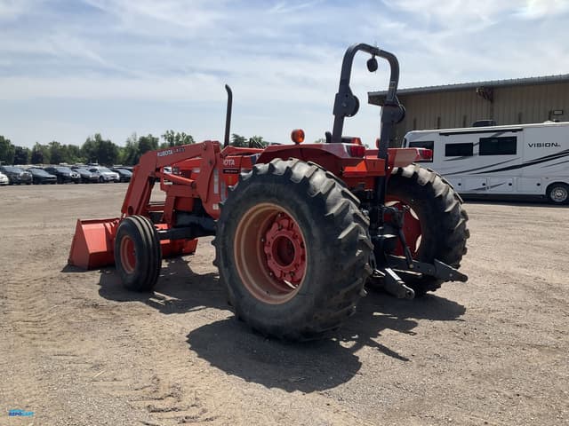 Image of Kubota M9000 equipment image 2