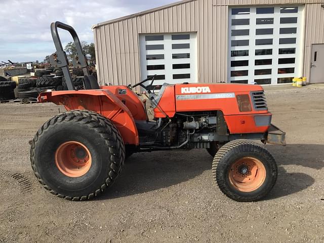 Image of Kubota M4900 equipment image 2