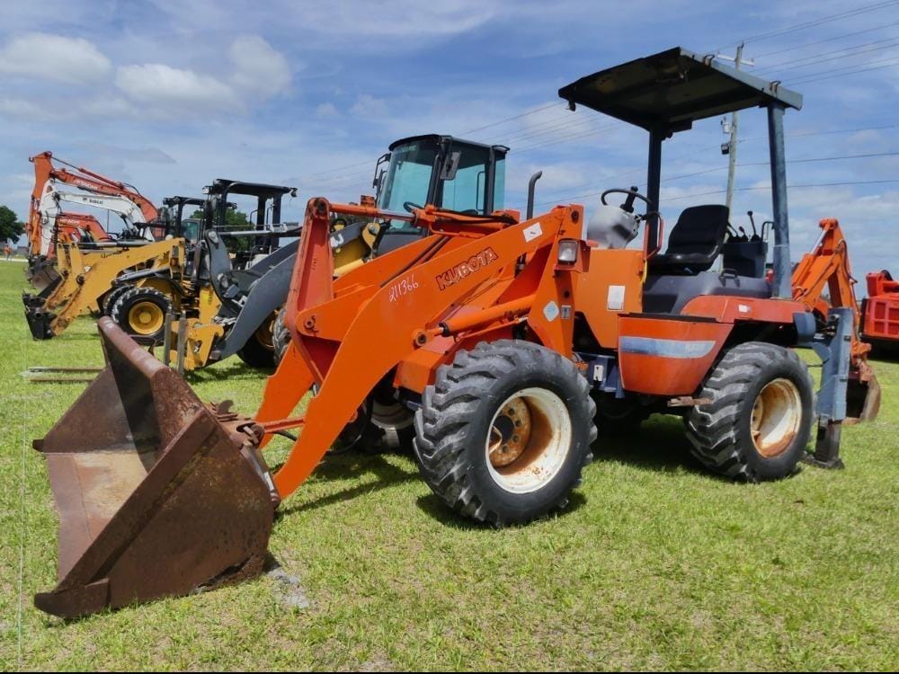 2001 Kubota R520 Equipment Image0