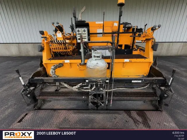 Image of LeeBoy L8500T equipment image 2