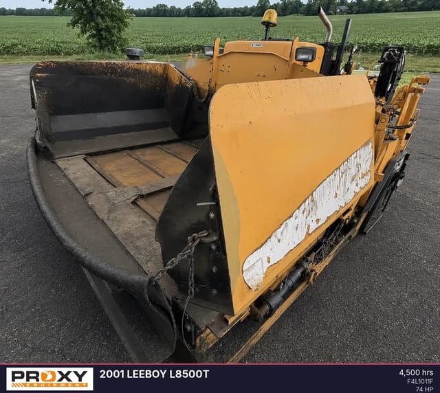 Image of LeeBoy L8500T equipment image 4