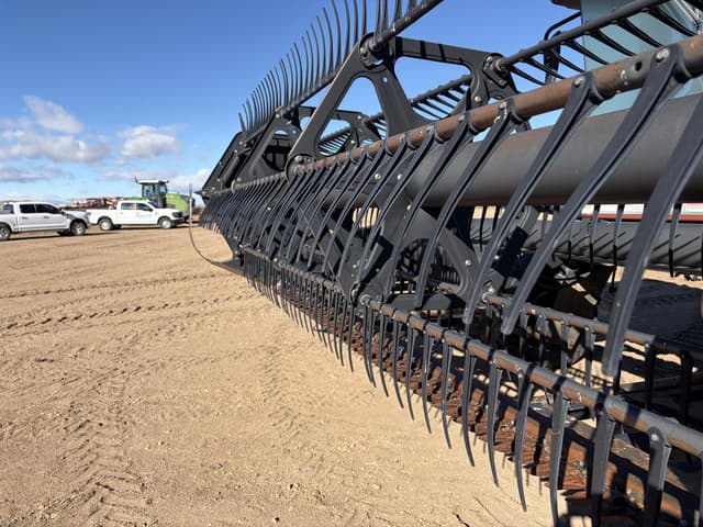 Image of MacDon 9350 equipment image 3