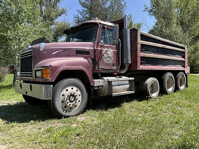 Image of Mack CH613 equipment image 3