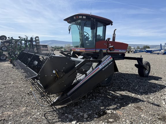 2001 MacDon 9350 Equipment Image0