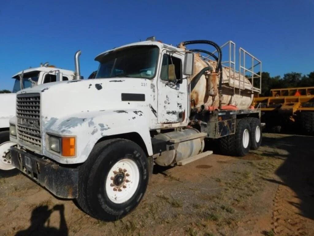 Main image Mack Undetermined