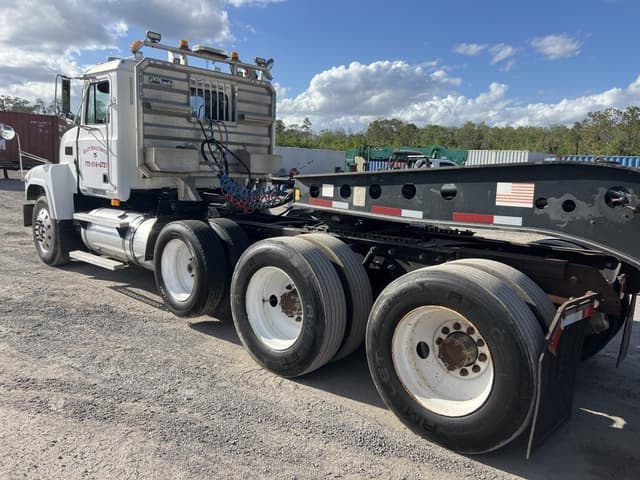 Image of Mack CH613 equipment image 2