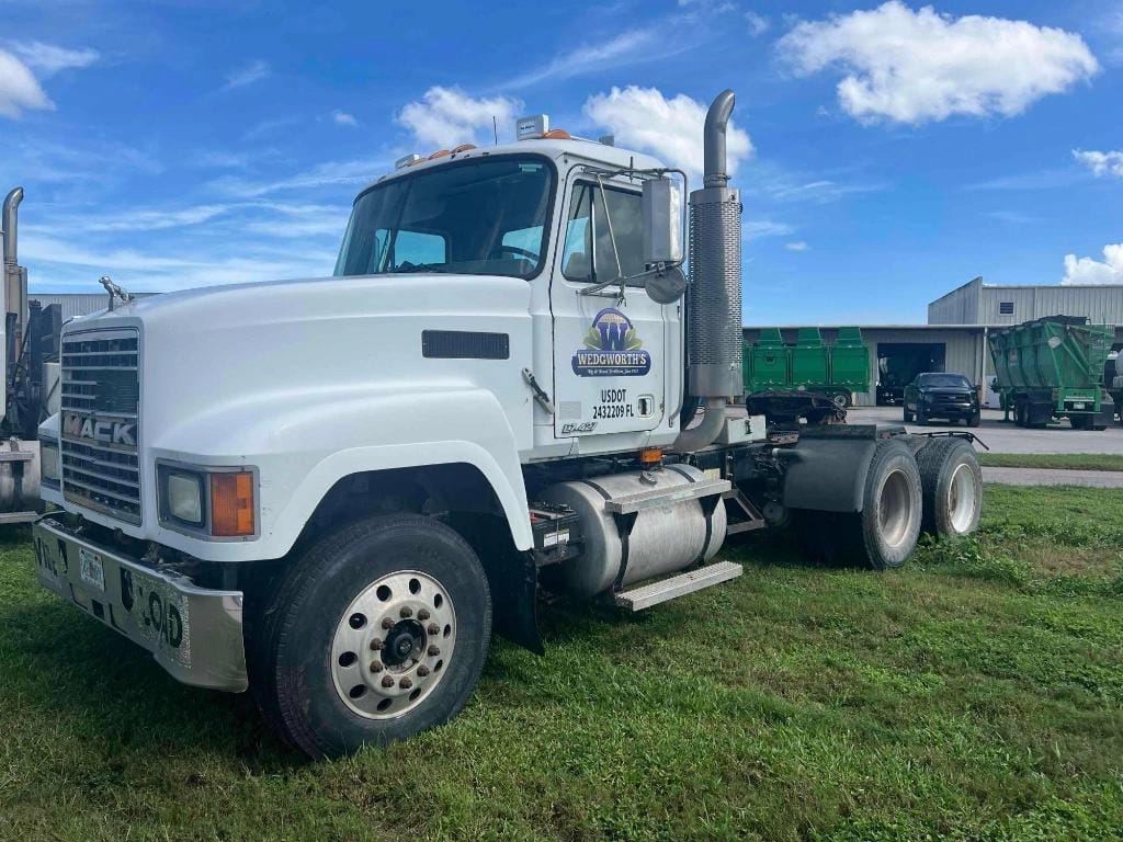 Main image Mack CH613