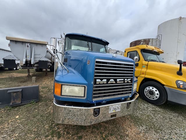 Image of Mack CH613 equipment image 3
