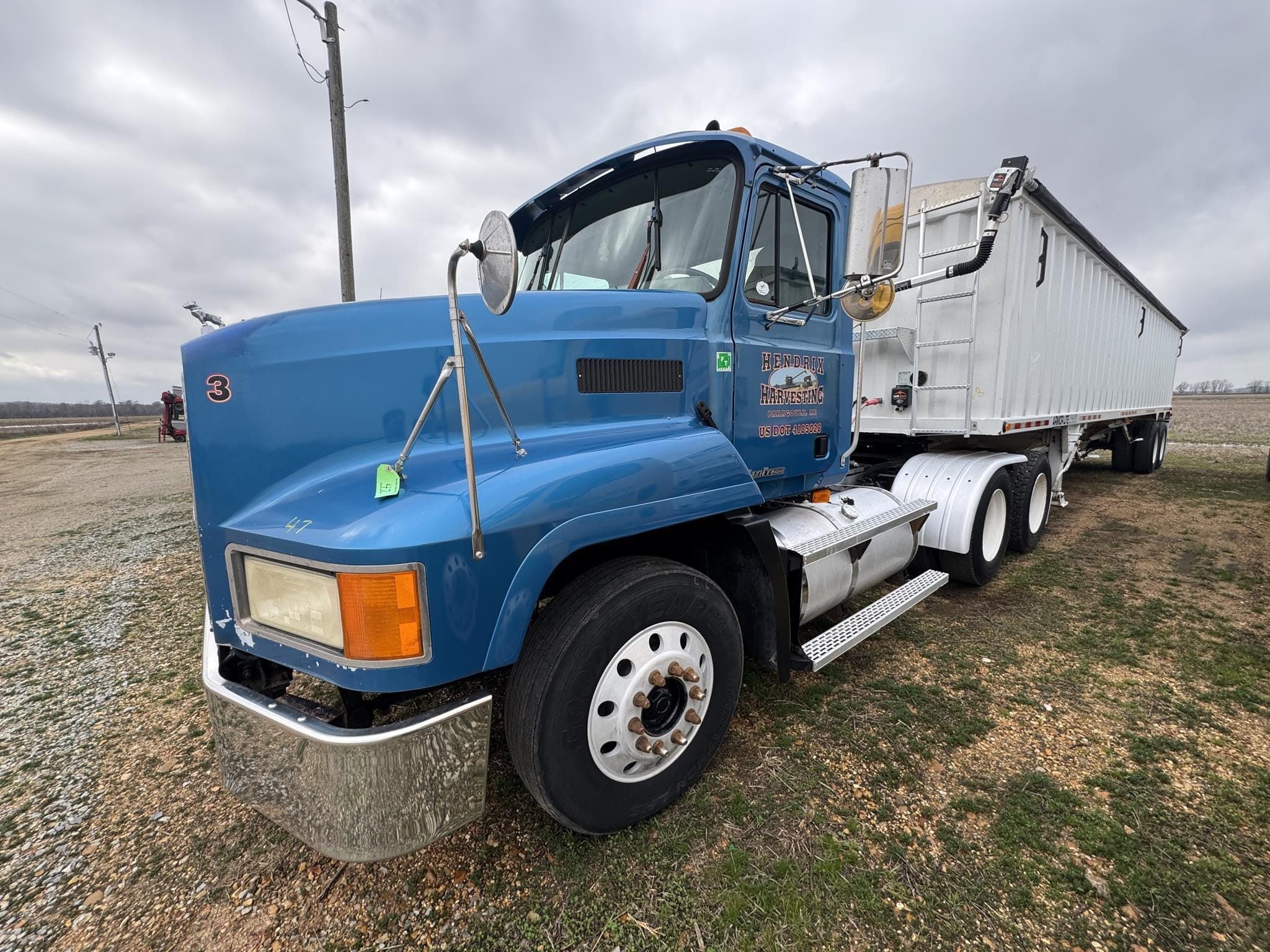 2001 Mack CH613 Equipment Image0