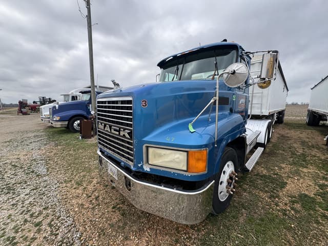 Image of Mack CH613 equipment image 1