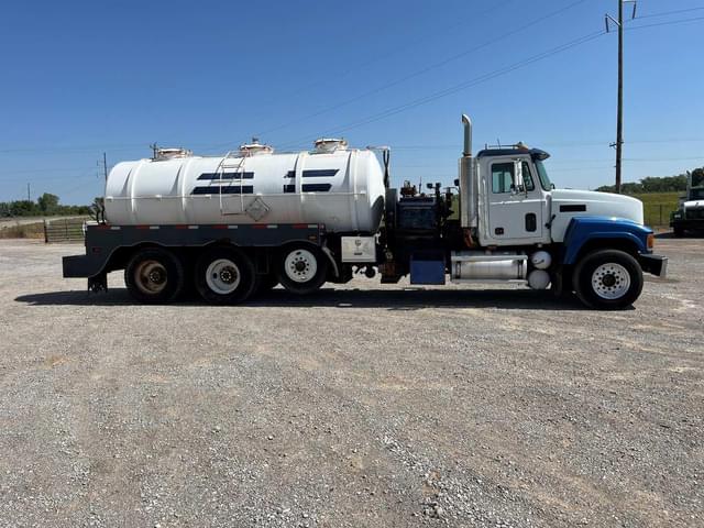 Image of Mack CH613 equipment image 3