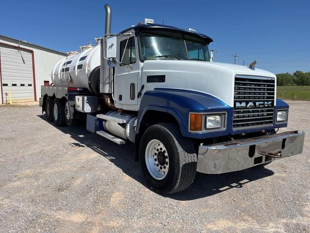 Image of Mack CH613 equipment image 2