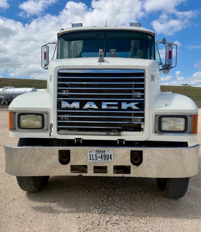 Image of Mack CH613 equipment image 1