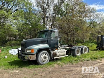 Main image Mack CH613