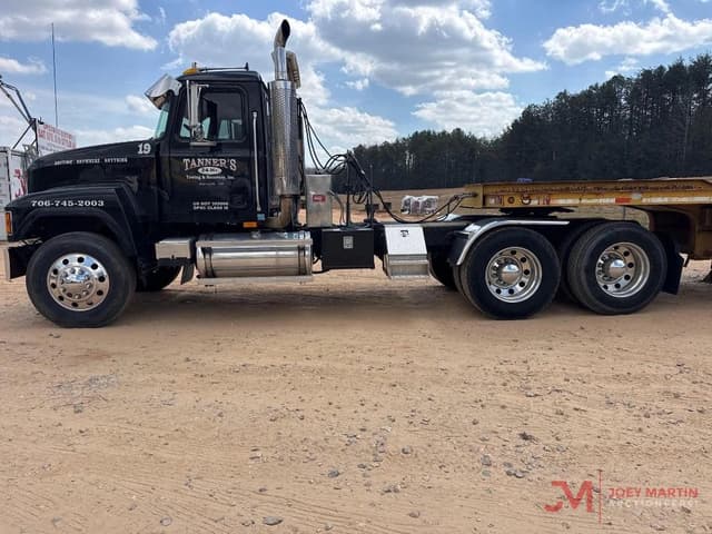 Image of Mack CH613 equipment image 4