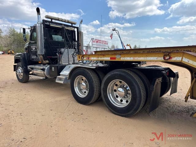 Image of Mack CH613 equipment image 3