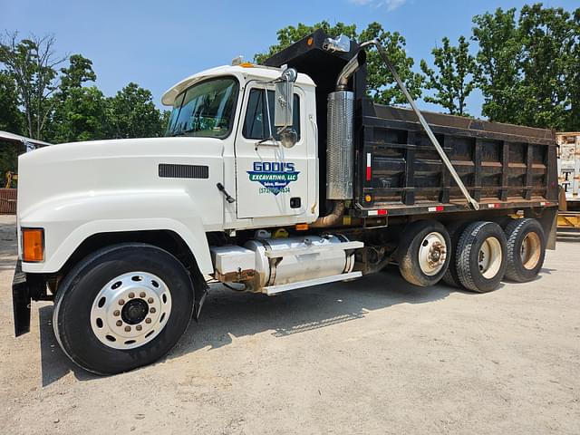 Image of Mack CH613 equipment image 4