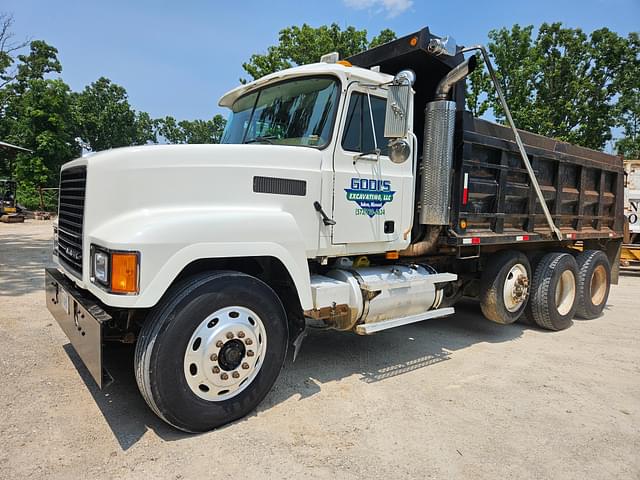 Image of Mack CH613 equipment image 2