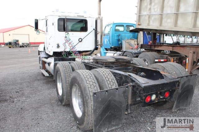 Image of Mack CH613 equipment image 3