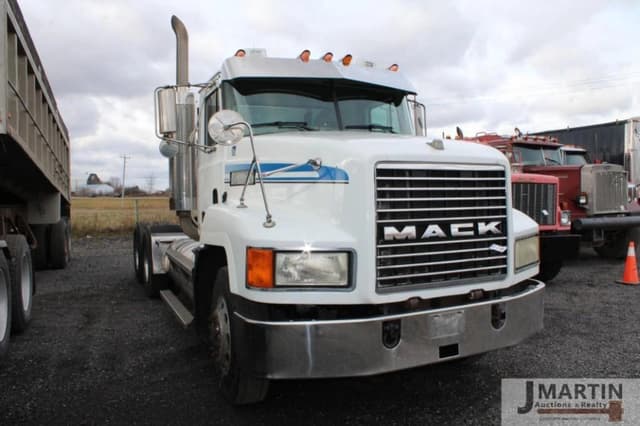 Image of Mack CH613 equipment image 1