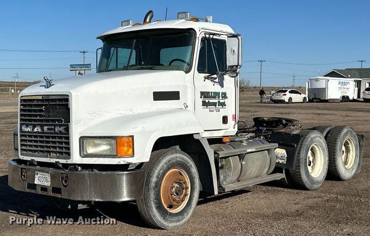 Main image Mack CH613