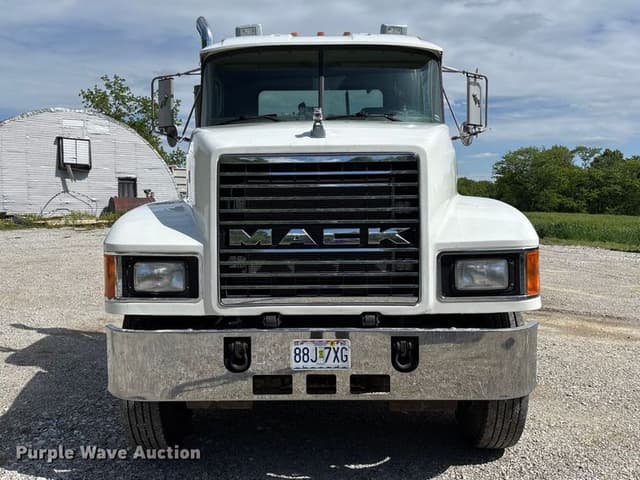 Image of Mack CH613 equipment image 1
