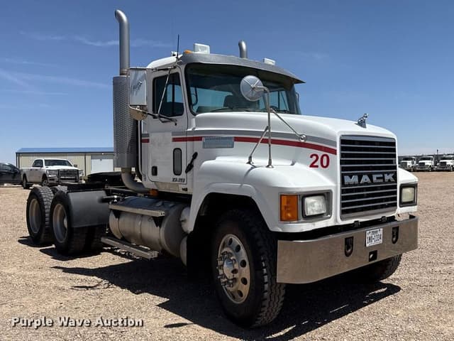 Image of Mack CH613 equipment image 2