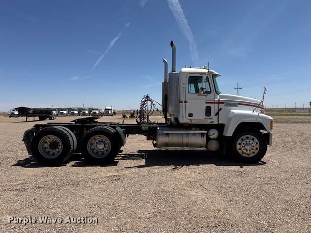 Image of Mack CH613 equipment image 3