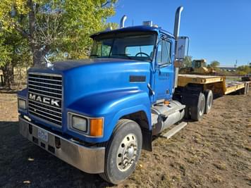 Main image Mack CH613