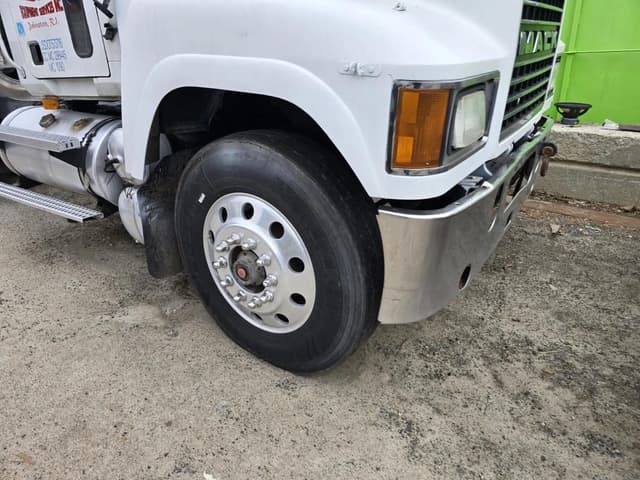 Image of Mack CH613 equipment image 2