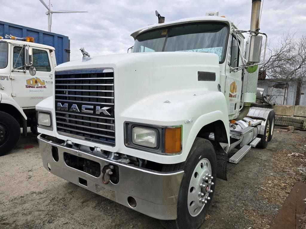 Image of Mack CH613 Primary image