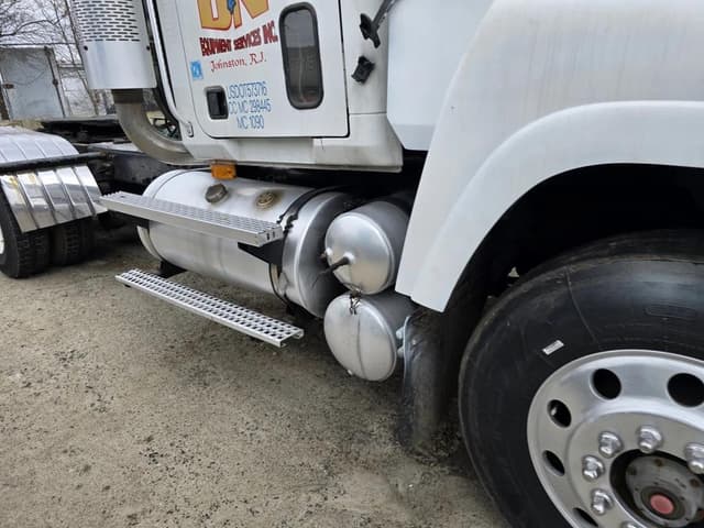 Image of Mack CH613 equipment image 3