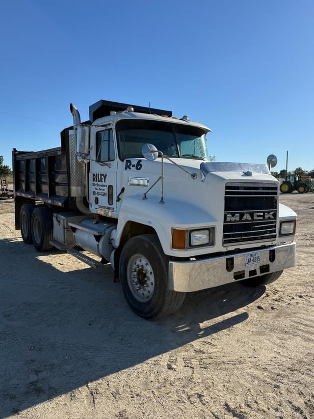 Image of Mack CH613 equipment image 3