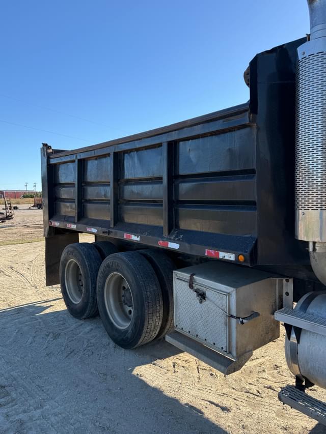 Image of Mack CH613 equipment image 4