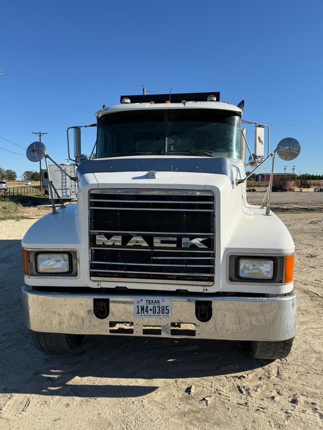 Image of Mack CH613 equipment image 2