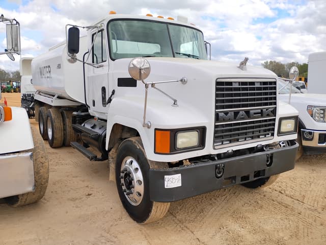 Image of Mack CH613 equipment image 4